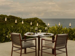 Amanera Dominikanische Republik Private Dining – gedeckter Tisch auf der Terrasse mit Meerblick und Abendstimmung | nova-reisen