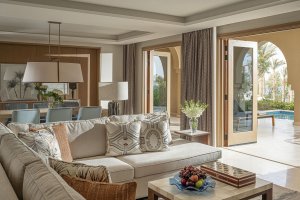 Imperial Suite mit luxuriösem Wohnbereich und Meerblick – Four Seasons Sharm El Sheikh