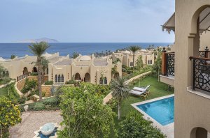 Resort View mit Panoramablick auf Strand und Meer – Exklusive Ägyptenreise