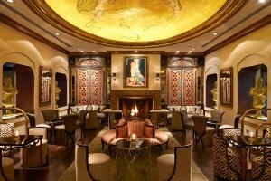 gemütliche Champagne Lounge mit prunkvoller Einrichtung im Luxushotel Andalusien Marbella Club Hotel Golfresort & Spa Spanien 