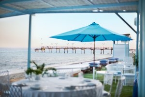 gedeckte Tische am Strand des Luxushotel Andalusien Marbella Club Hotel Golfresort & Spa Spanien 