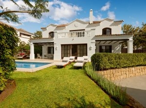 blick von außen auf eine 3 Bedroom Villa im Luxushotel Andalusien Marbella Club Hotel Golfresort & Spa Spanien 