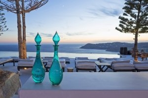 traumhafter pool mit meerblick im myconian utopia resort relais und chateaux in mykonos griechenland
