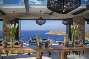 traumhafte terrasse mit meerblick im myconian utopia resort relais und chateaux in mykonos griechenland