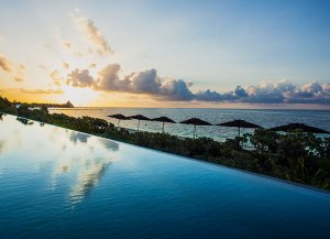 sonnenaufgang im nizuc resort in cancun mexiko