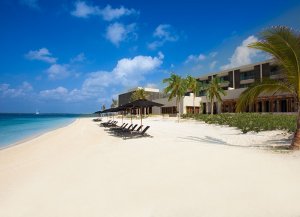 traumhafter weisser sandstrand im nizuc resort in cancun mexiko