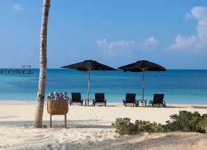 weisser sandstrand und türkises meer im nizuc resort in cancun mexiko