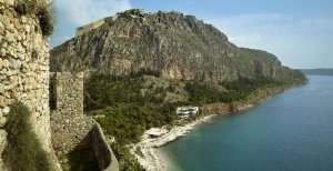 traumhafter ausblick auf die bucht und strand im nafplia palace hotel & villas in nafplia griechenland