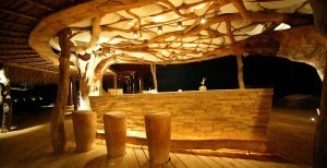 trendy bar im north island resort auf den seychellen