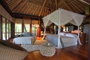 luxus schlafzimmer einer villa im north island resort seychellen