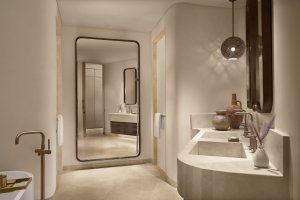 Gästebad der Royal Villa mit stilvollem Design und Naturmaterialien – Nujuma Ritz-Carlton Reserve, Saudi-Arabien