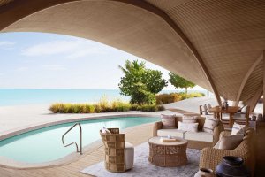 Royal Villa mit privatem Pool und Blick auf das türkisblaue Meer – Nujuma Ritz-Carlton Reserve, Saudi-Arabien
