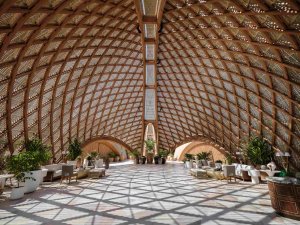 Restaurant zeitgenössische Architektur, Sonnenliegen, Garten | Saudi‑Arabien, Nujuma
