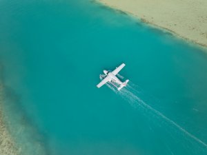 Privatflugzeug über der Nujuma Insel – Luxusreise Saudi-Arabien