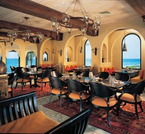 modernes restaurant und grill im One and Only Royal Mirage Arabian Court in dubai