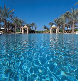 traumhafter pool im One and Only Royal Mirage Arabian Court in dubai