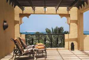 wunderschöne terrasse mit ausblick im One and Only Royal Mirage Arabian Court in dubai