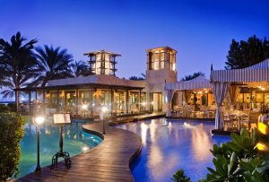 romantische stimmung am abend im One and Only Royal Mirage Residence & Spa in dubai