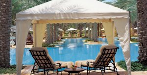 liegen am pool im One and Only Royal Mirage Residence & Spa in dubai