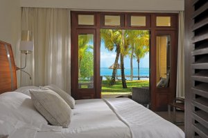 traumhafter meerblick eines deluxe zimmers im beachcomber paradis hotel & golf club auf mauritius