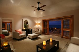 grosses modernes wohnzimmer im pink sands luxus resort harbour island bahamas