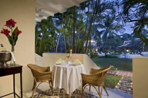 romantisches abendessen im Hotel Raffles Grand d' Angkor in siem reap kambodscha