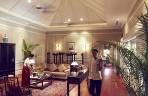luxuriöses wohnzimmer einer suite im Hotel Raffles Grand d' Angkor in siem reap Kambodscha