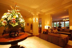 elegante lobby des Hotel Raffles Grand d' Angkor in siem reap kambodscha