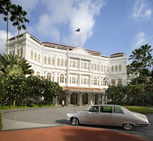traumhafte aussicht auf das raffles hotel in singapur
