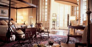 grosses wohnzimmer im raffles hotel singapur