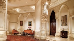 traumhafte s foyer im ritz carlton al bustan luxus hotel in muscat oman