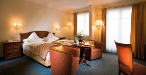 Oesterreich  Steiermark Schloss Hotel Pichlarn SPA und Golf Resort gemütliche und stilvolle Classic Zimmer Deluxe 