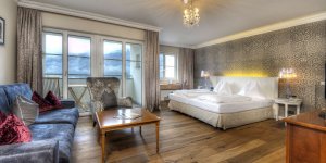 Oesterreich  Steiermark Schloss Hotel Pichlarn SPA und Golf Resort luxorioese und moderne Junior Suite