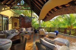 gemütliche terrasse einser suite im beachcomber hotel royal palm luxus resort auf mauritius