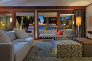 modernes wohnzimmer mit meerblick im beachcomber hotel royal palm luxus resort auf mauritius