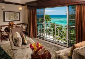 luxus wohnzimmer mit meerblick im sandals royal plantation ochos rios jamaika karibik