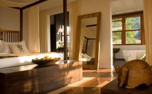 luxus schlafzimmer einer suite im relais & chateaux santa teresa hotel in rio de janeiro brazilien 