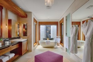 Traumhaftes Badezimmer in der Beach Villa des Shangri-La´s Le Touessrok Resort & Spa auf Mauritius