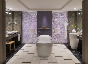 Neues Badezimmer der Frangipani Junior Suite Meerblick im Shangri-La´s Le Touessrok Resort & Spa auf Mauritius