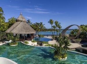 Schöne Poolanlage im Shangri-La´s Le Touessrok Resort & Spa auf Mauritius