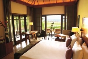 romantisches schlafzimmer in der villa mit pool im shanti maurice - a nira resort auf mauritius