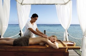 entspannende massage am meer im shanti maurice - a nira resort auf mauritius