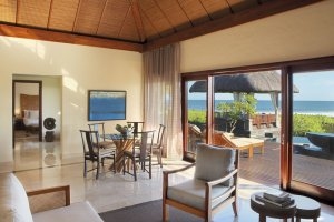 luxuriöses wohnzimmer mit terrasse im shanti maurice - a nira resort auf mauritius