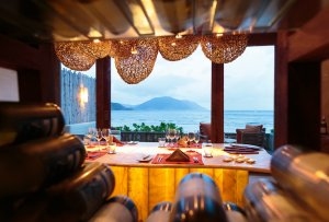 erleben sie ein exklusives dinner zum beispiel im weinkeller des Six Senses Resort Con Dao, Vietnam