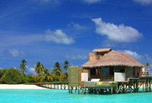 Außenansicht auf eine Lagoon Water Villa im Six Senses Laamu Resort, Laamu Atoll, Malediven
