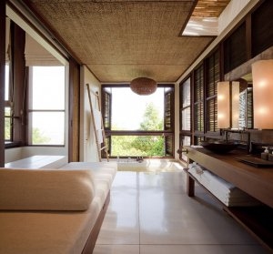helles offenes badezimmer im six senses samui resort auf koh samui thailand
