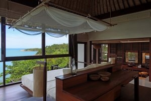 privates schlafzimmer mit meerblick im six senses samui resort auf koh samui thailand