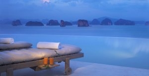 traumhafter ausblick auf das andaman meer im six senses yao noi bei phuket thailand