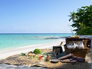 romantisches picknick am traumstrand auf den malediven im soneva fushi resort 