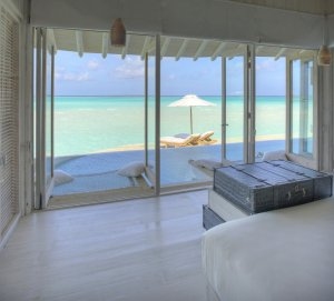 wunderbare aussicht auf den ozean vom schlafzimmer einer one bedroom overwater villa im Soneva Jani Resort, noonu atoll, malediven